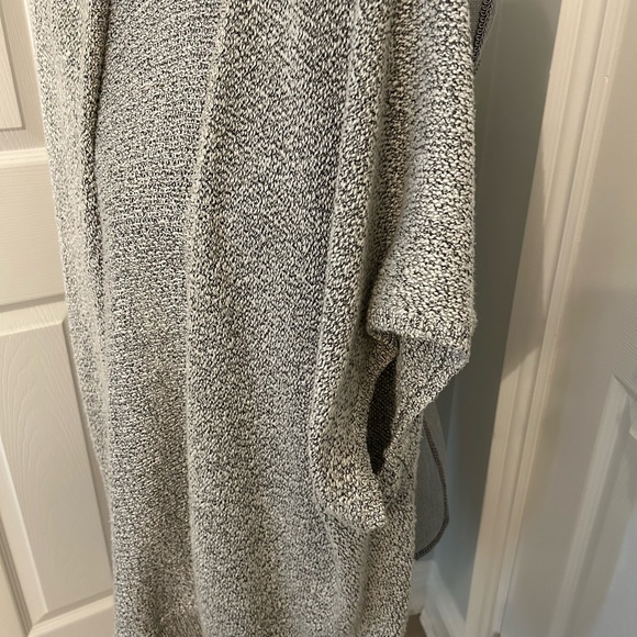 Aritzia short sleeve cardigan - Picture 2 of 2